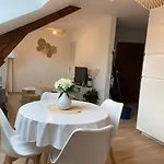 Apartmán Chez Gustave T2, 4 Min Place Ducale