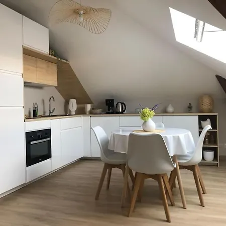 Chez Gustave T2, 4 Min Place Ducale Charleville-Mezieres
